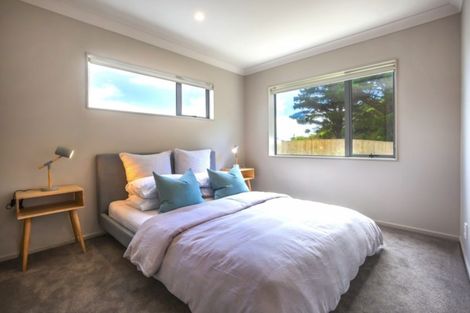Photo of property in 18 Brindle Way, Newlands, Wellington, 6037