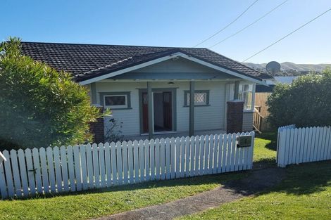 Photo of property in 13 Retter Street, Paparangi, Wellington, 6037