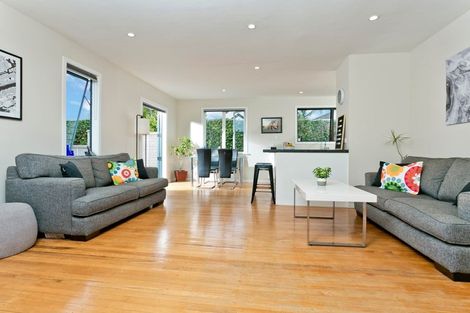 Photo of property in 4 Trinidad Road, Sunnynook, Auckland, 0620