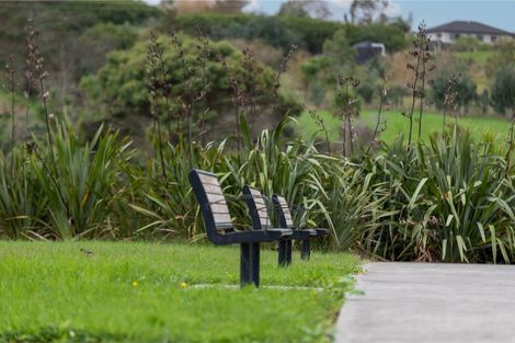 Photo of property in 4 Tuputupu Drive, Kumeu, 0810