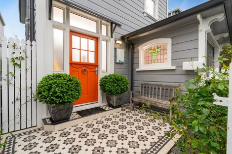 Photo of property in 35 Queen Street, Mount Victoria, Wellington, 6011