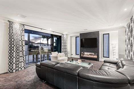 Photo of property in 3 Mansion Court, West Harbour, Auckland, 0618