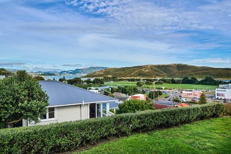 Photo of property in 9 Mana View Road, Paremata, Porirua, 5026