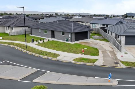 Photo of property in 12 Saint Michael Crescent, One Tree Point, 0118