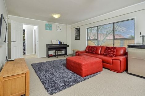Photo of property in 33 Montclair Rise, Browns Bay, Auckland, 0630