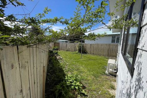 Photo of property in 35 Tarata Crescent, Mangere Bridge, Auckland, 2022