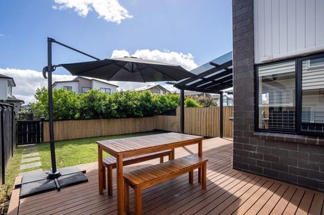 Photo of property in 7 Observation Green, Hobsonville, Auckland, 0616