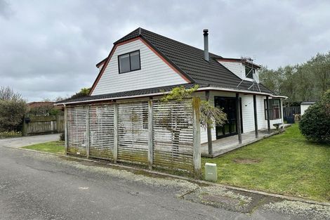 Photo of property in 4 Gregory Close, Palmerston North, 4414