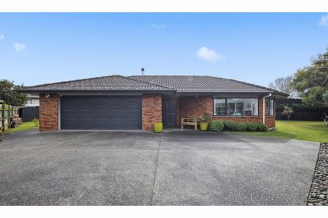 Photo of property in 7 Thornlea Grove, Waiuku, 2123