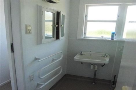 Photo of property in 41 Versailles Street, Karori, Wellington, 6012