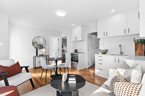 Photo of property in 1/34 Evelyn Place, Hillcrest, Auckland, 0627