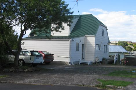 Photo of property in 2/21 Kitewao Street, Northcote, Auckland, 0627