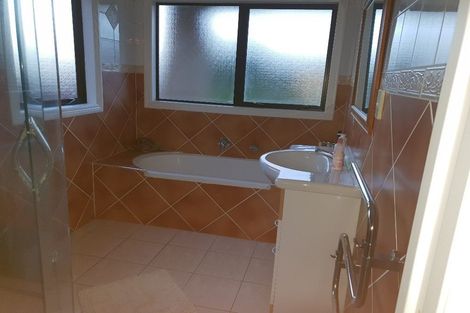 Photo of property in 6 Danica Esplanade, Te Atatu Peninsula, Auckland, 0610