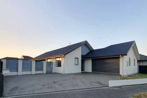 Photo of property in 28 Surfers Place, North New Brighton, Christchurch, 8083