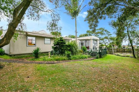 Photo of property in 1 Pokapu Street, Titirangi, Auckland, 0600