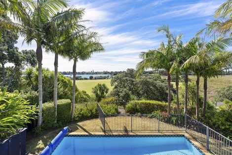 Photo of property in 46 Waterview Road, Stanley Point, Auckland, 0624