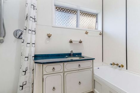 Photo of property in 2/13 Ashdown Place, Pahurehure, Papakura, 2113