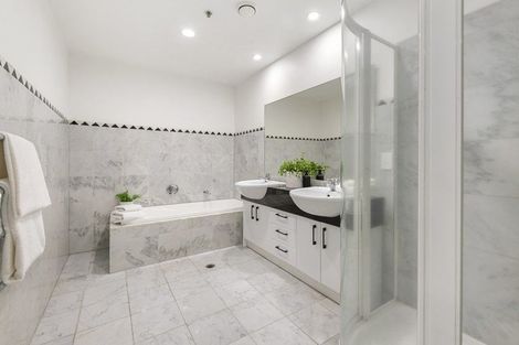 Photo of property in 5c The Promenade, Takapuna, Auckland, 0622