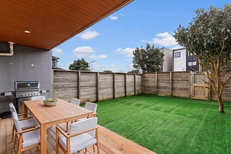 Photo of property in 73 Bordeaux Parade, Te Atatu South, Auckland, 0610