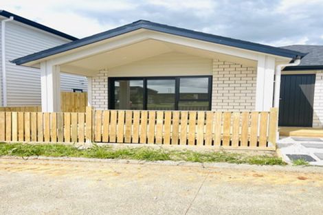 Photo of property in 20 Rorotu Avenue, Karaka, 2113