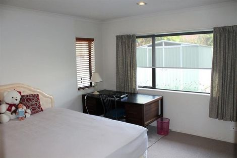 Photo of property in 1 Girvan Terrace, Wattle Downs, Auckland, 2103