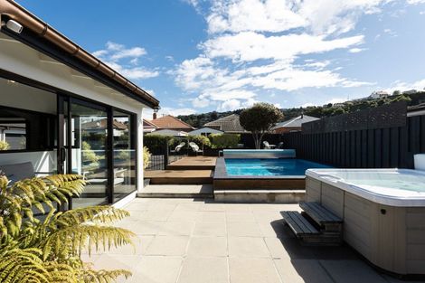 Photo of property in 215 Bay View Road, Saint Clair, Dunedin, 9012