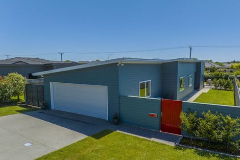 Photo of property in 17 Mahia Lane, Waikanae, 5036