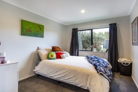 Photo of property in 20b Cambridge Road, Riverhead, 0820