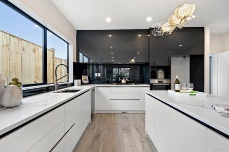 Photo of property in 4 Cloonlyon Drive, Flat Bush, Auckland, 2019