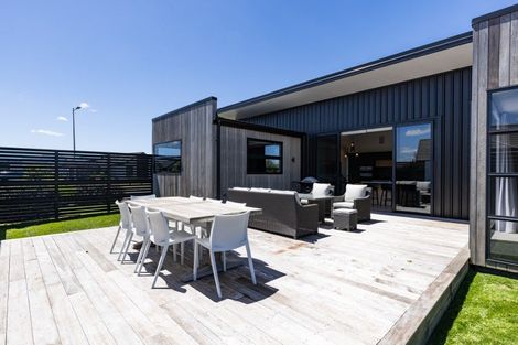 Photo of property in 17 Mike Smith Drive, Cambridge, 3434