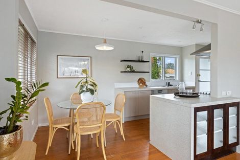Photo of property in 12 London Street, Te Atatu Peninsula, Auckland, 0610