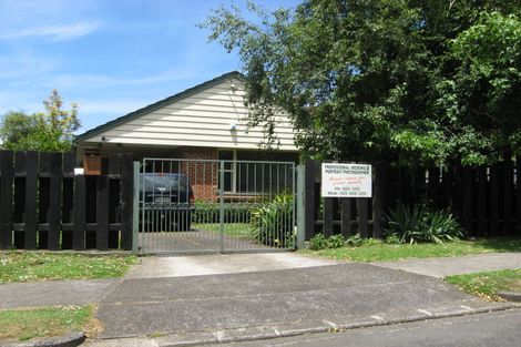 Photo of property in 2/3 Domain Road, Mangere Bridge, Auckland, 2022