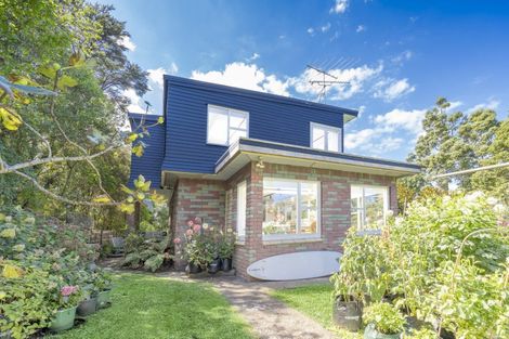 Photo of property in 15 Opou Road, Titirangi, Auckland, 0604