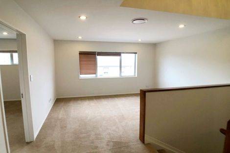 Photo of property in 8 Namsan Close, Fairview Heights, Auckland, 0632