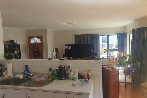 Photo of property in 1/20 Barbados Drive, Unsworth Heights, Auckland, 0632