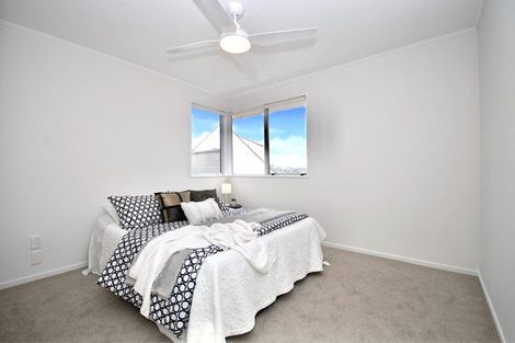 Photo of property in 1/17 Athena Drive, Totara Vale, Auckland, 0629