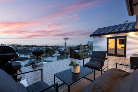 Photo of property in 23 Braemar Road, Rothesay Bay, Auckland, 0630