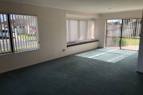 Photo of property in 91 Moyrus Crescent, East Tamaki Heights, Auckland, 2016