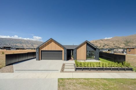 Photo of property in 3 Mason Street, Wanaka, 9305