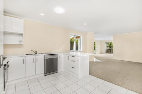 Photo of property in 13a Golf Road, New Lynn, Auckland, 0600