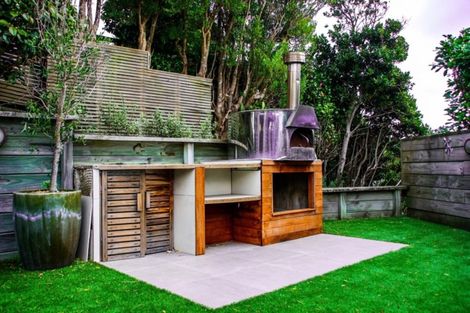 Photo of property in 116 Nevay Road, Karaka Bays, Wellington, 6022