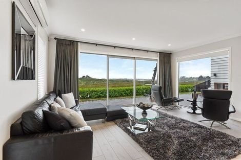 Photo of property in 57 Bayvista Drive, Karaka, Papakura, 2113