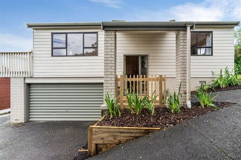 Photo of property in 1/5 Tree View Avenue, Glenfield, Auckland, 0629