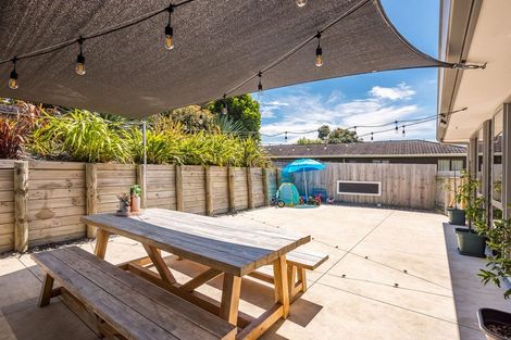 Photo of property in 6 Lambert Way, Paraparaumu, 5032