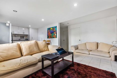 Photo of property in 10 Bishop Street, Green Bay, Auckland, 0604