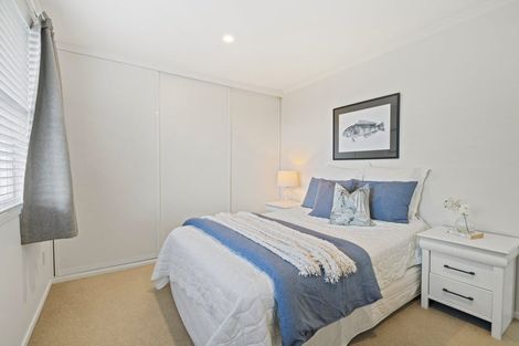 Photo of property in 5 Chevron Place, Castor Bay, Auckland, 0620