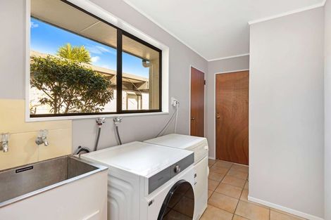 Photo of property in 18 Truscott Grove, Awapuni, Palmerston North, 4412