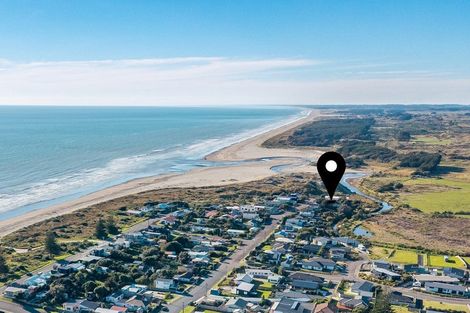 Photo of property in 4 Moana Street, Otaki Beach, Otaki, 5512