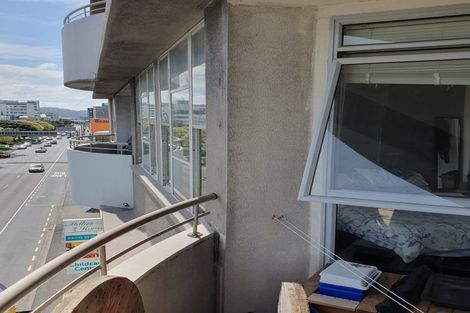 Photo of property in Grandstand Apartments, 4/80 Kent Terrace, Mount Victoria, Wellington, 6011
