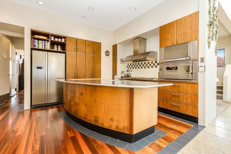 Photo of property in 6 Wesley Road, Kelburn, Wellington, 6012